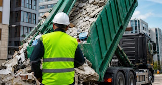 Вывоз строительного мусора в Тутаеве: услуги лицензированной компании — ПроМусор
